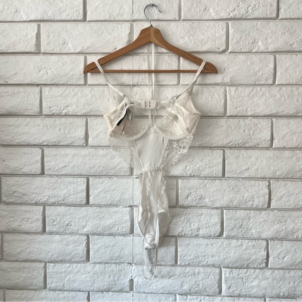 BUNDLE NWT Victoria’s Secret Lace lingerie White Burgundy Black Size Medium - Picture 11 of 13
